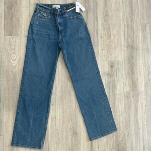 Abercrombie & Fitch Curve Love NWT 90’s Relaxed High Rise Size: 27 4L